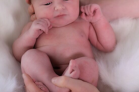 L'ostéopathie pour bébé peut aider l'enfant à être plus confortable